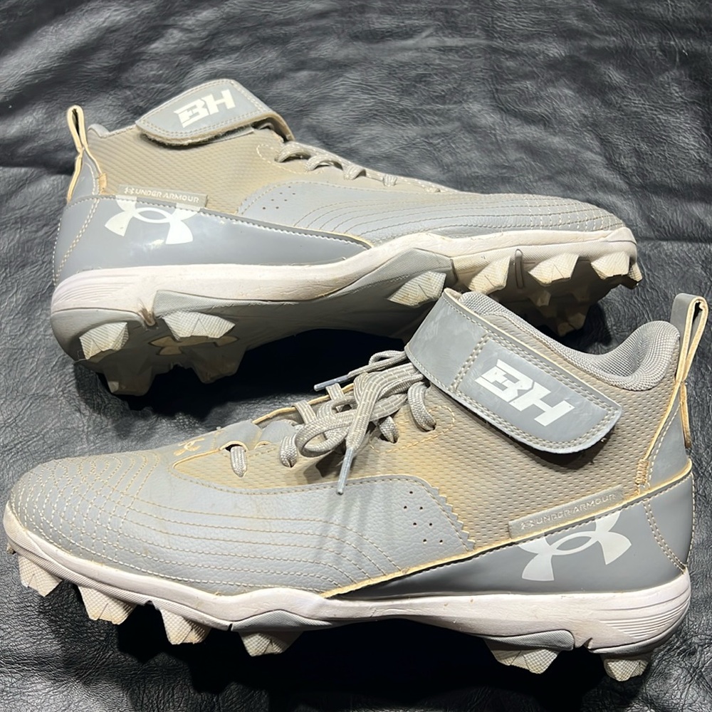 Under Armour baseballl cleats